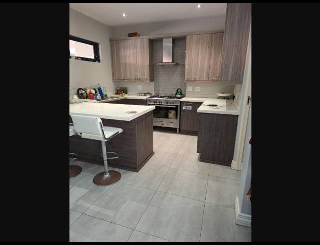 2 BEDROOM PROPERTY TO RENT IN MENLO PARK